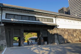 大手門の内側の門